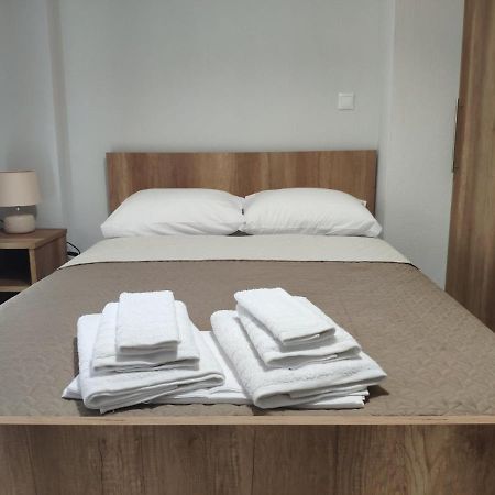 Family House Apartment โอฟรีนีออน ภายนอก รูปภาพ