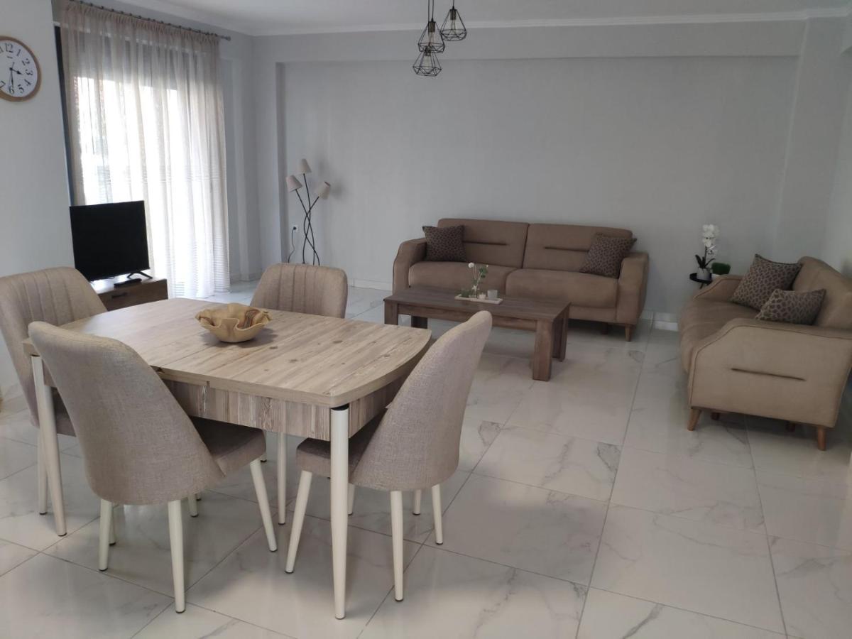 Family House Apartment โอฟรีนีออน ภายนอก รูปภาพ