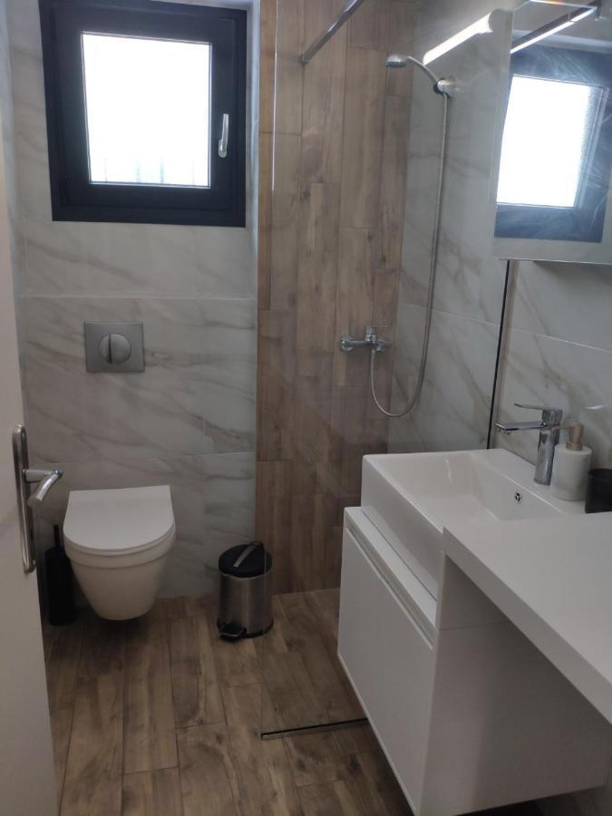 Family House Apartment โอฟรีนีออน ภายนอก รูปภาพ